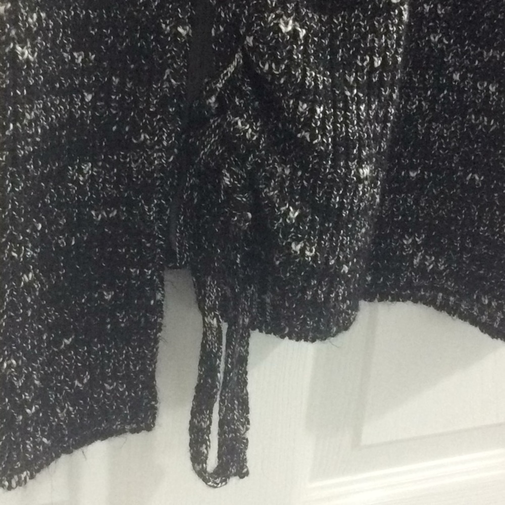 AEO Sweater - Picture 3 of 4